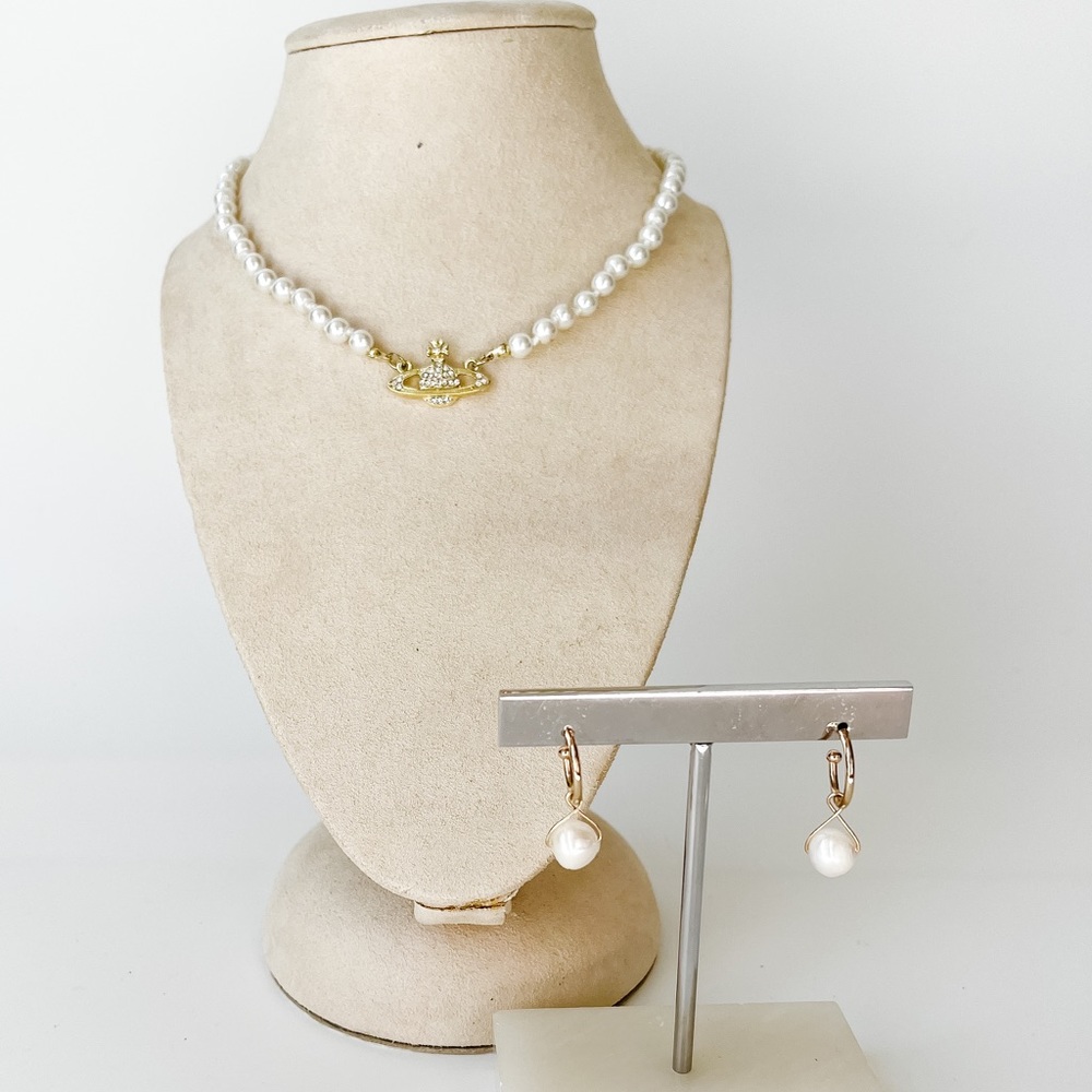 Beautiful! Vivienne Westwood Mini Bas Relief Pearl Choker Necklace & Earrings
